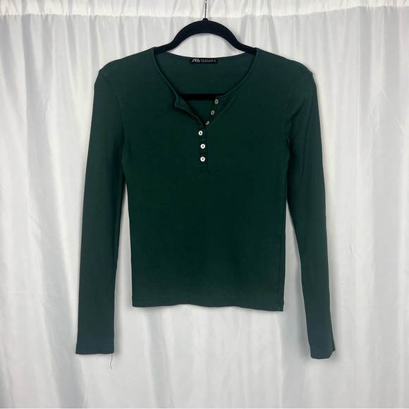 Zara Round neck top with long sleeves Front button closure - Picture 4 of 8